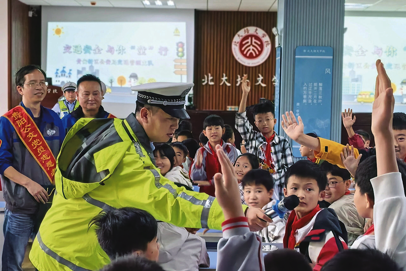 守护求学路 筑牢平安盾 贵州公安交管联动多部门护航学生出行安全纪实 